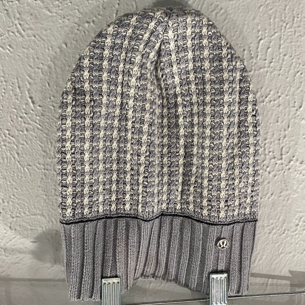 LuLuLemon grey/white bamboo/acrylic/nylon/cashmere beanie. Women's OSFM, EUC.